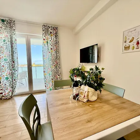 Dei Principi 3, Aeroporto E Parcheggio Gratuito Apartment
