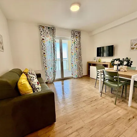 Dei Principi 3, Aeroporto E Parcheggio Gratuito Apartment